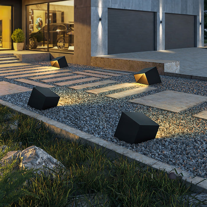 SolarCube - Illuminazione Solare Moderna per il Giardino – Lampada da Esterno a LED a Forma di Cubo con Luce Calda Bianca