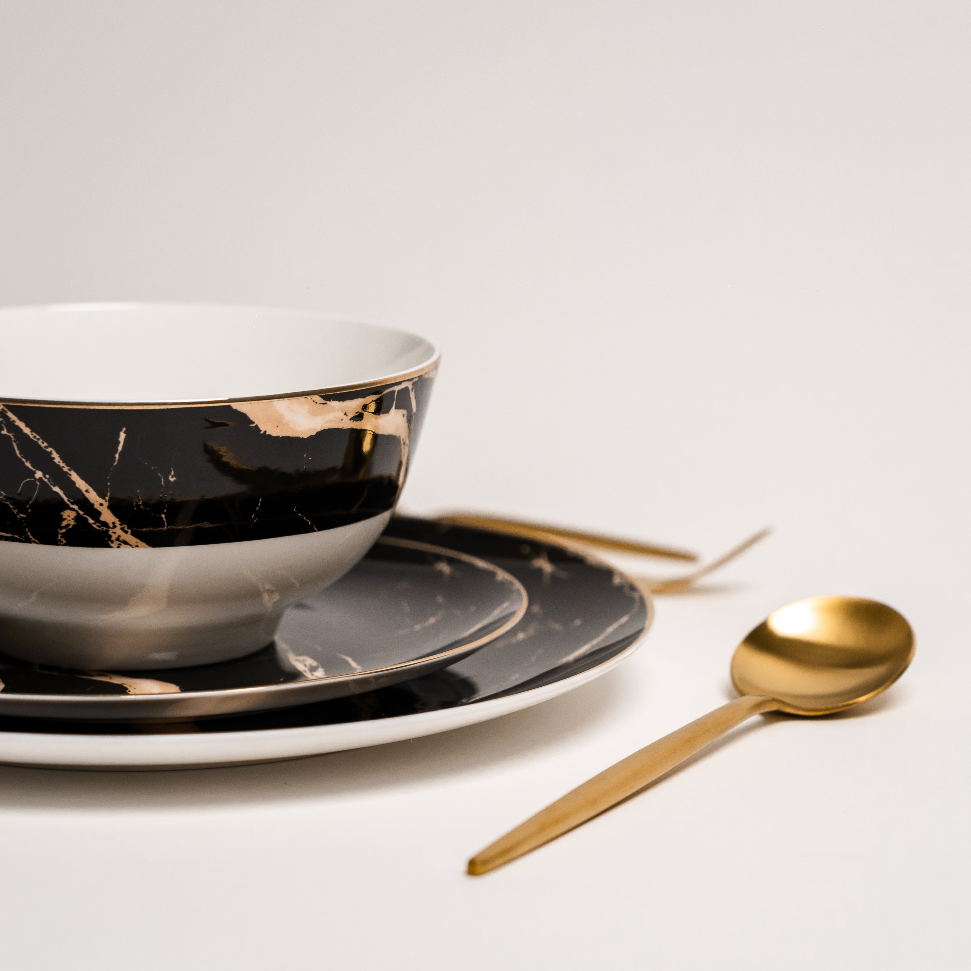 Set di Piatti in Marmo Nero Libra