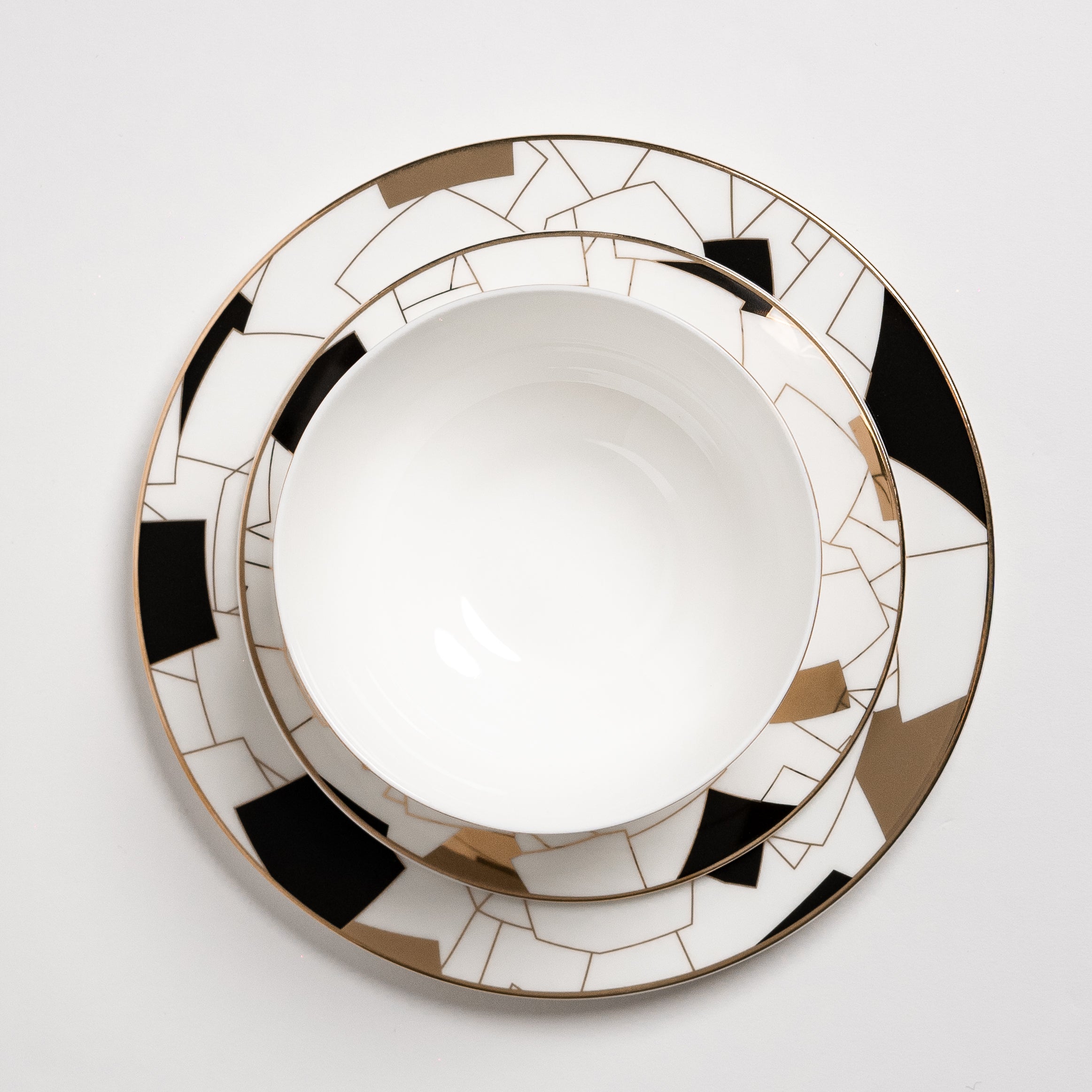 Aurora Black Plate Set