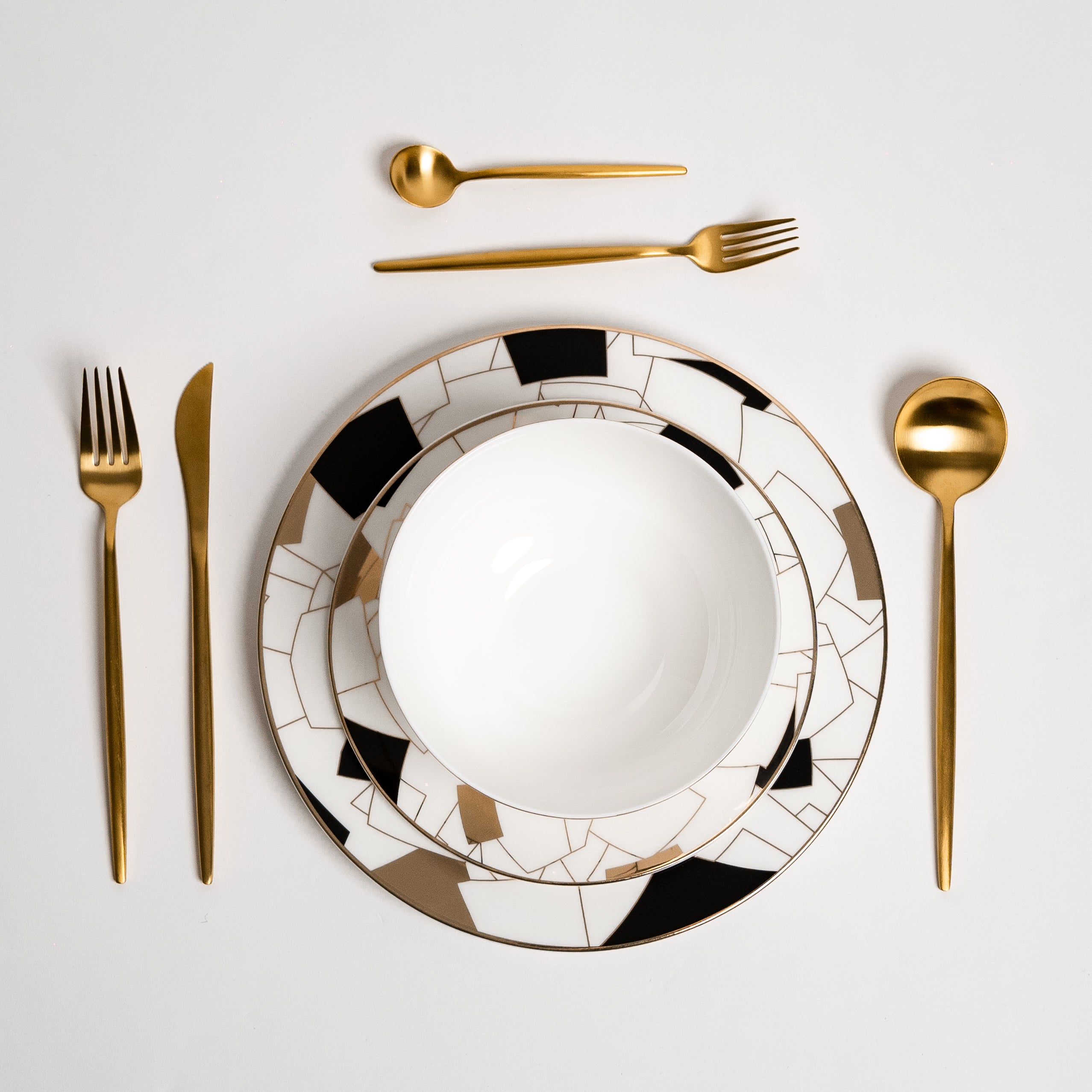 Aurora Black Plate Set