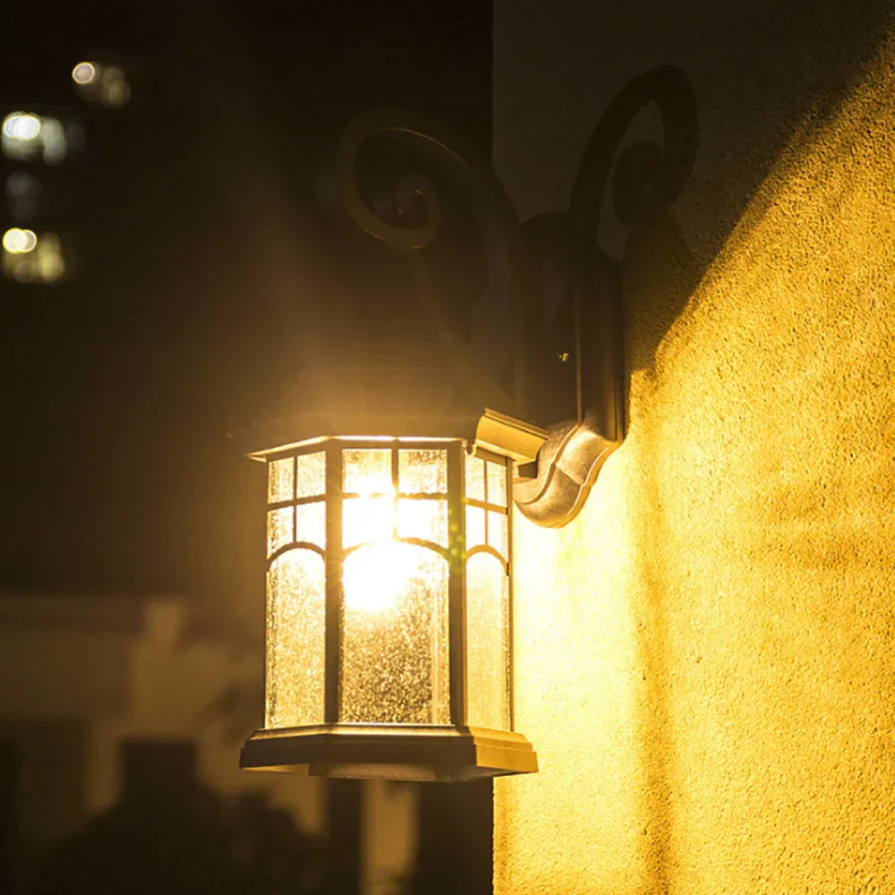 BronzeGlow – Lámpara de Pared Nostálgica Resistente a la Intemperie para Exterior – Iluminación de Bajo Consumo Energético