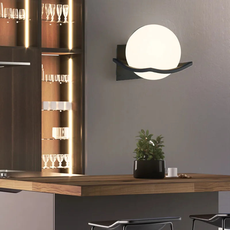 LuxeLight - Moderne Melkglazen Wandlamp met LED Verlichting – Dimbaar & Energiezuinig