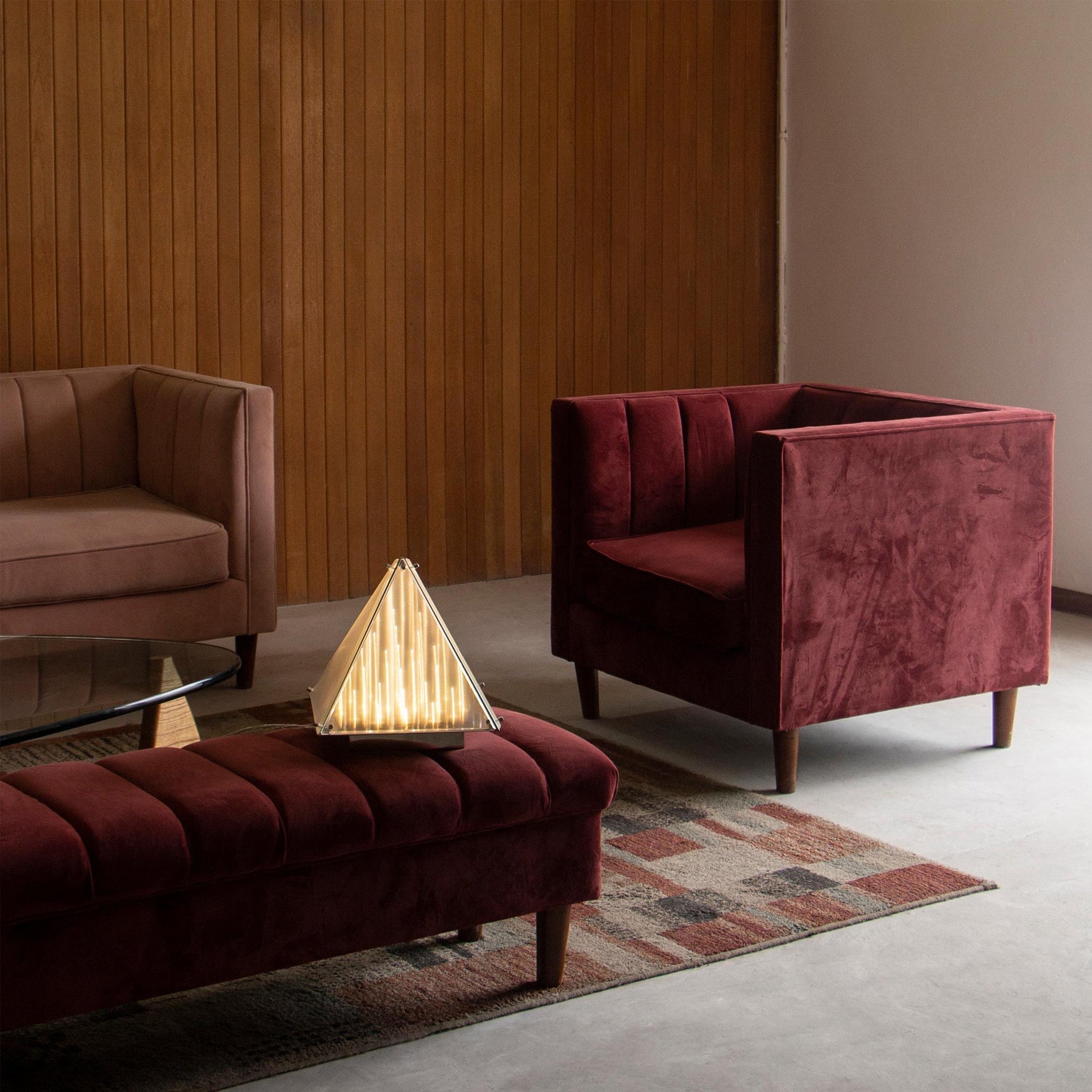 FragmentGlow - Modern Table Lamp with Triangular Design