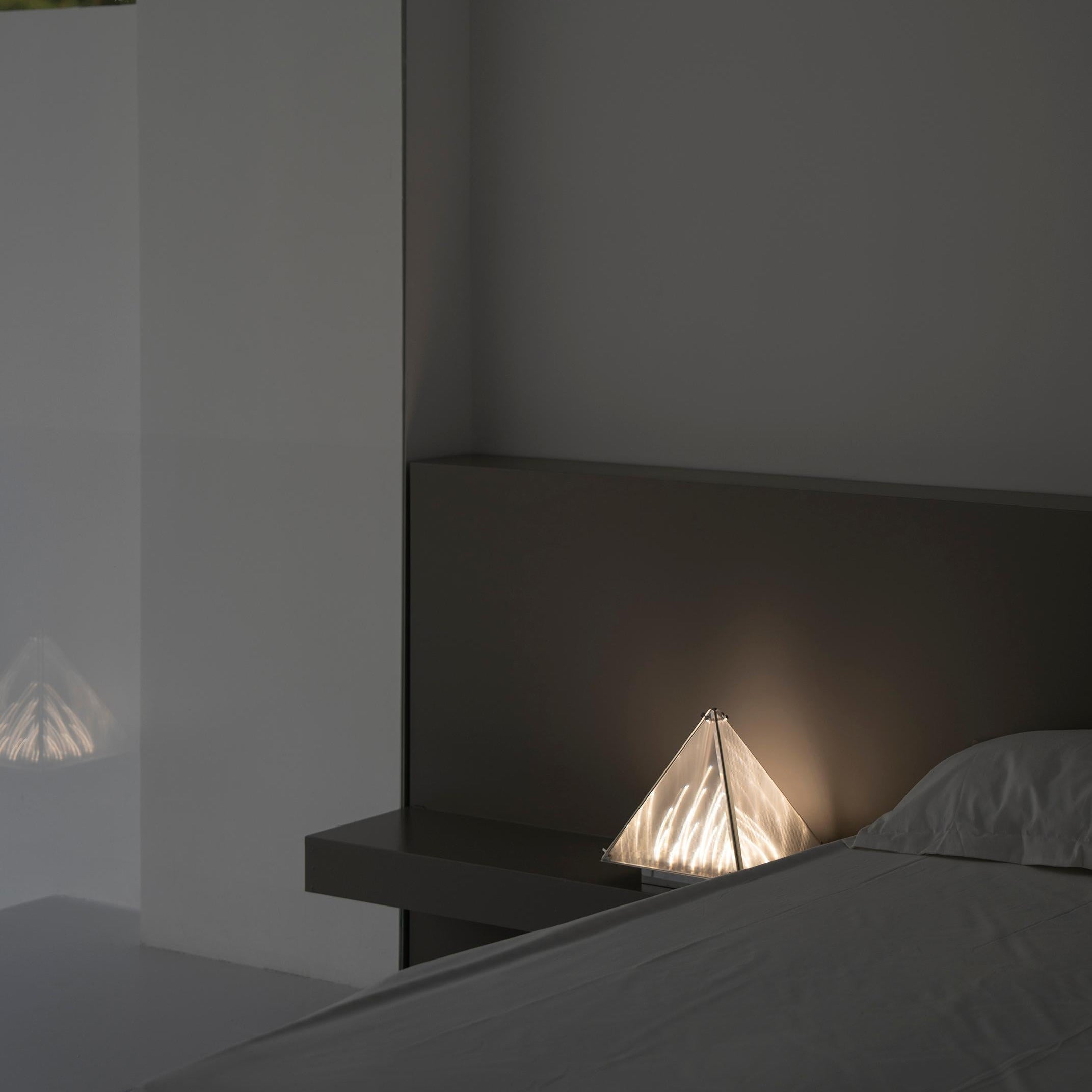 FragmentGlow - Modern Table Lamp with Triangular Design