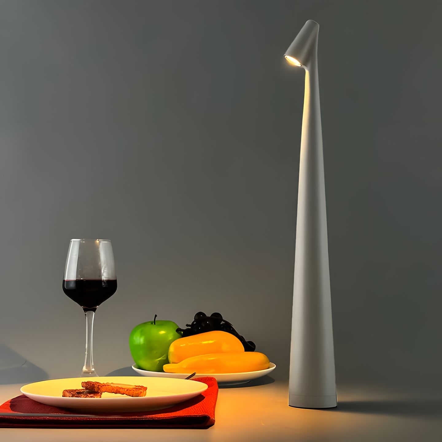 LunaSlim Elegante Lampada da Tavolo con Funzionalità Wireless
