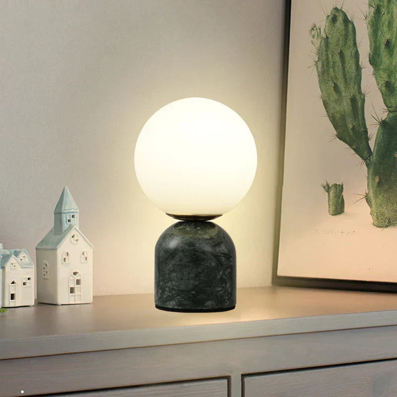 MarbleLume - Moderne Marmeren Tafellamp met Ronde Glazen Kap | Stijlvolle Verlichting