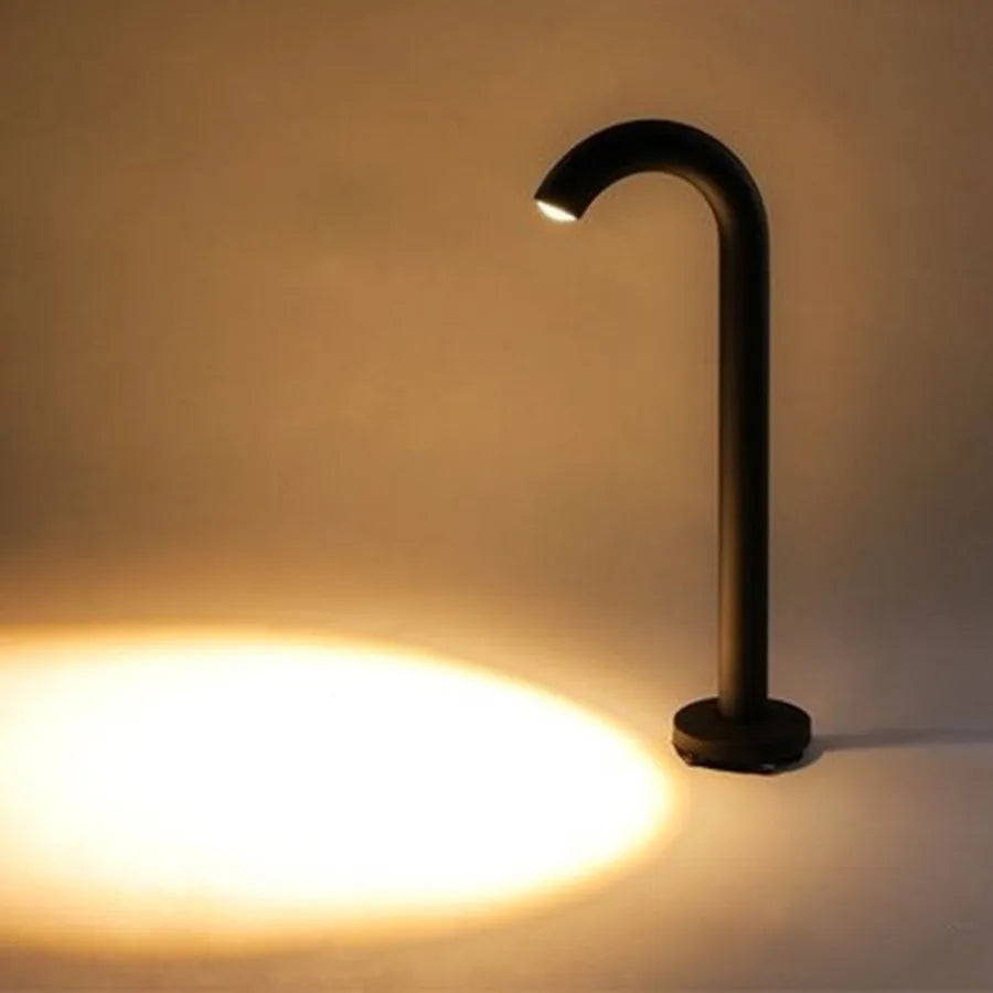 ArchGlow – Solar LED Arch Lamp for Garden and Paths – Modern Outdoor Lighting, Waterproof & Energy Efficient