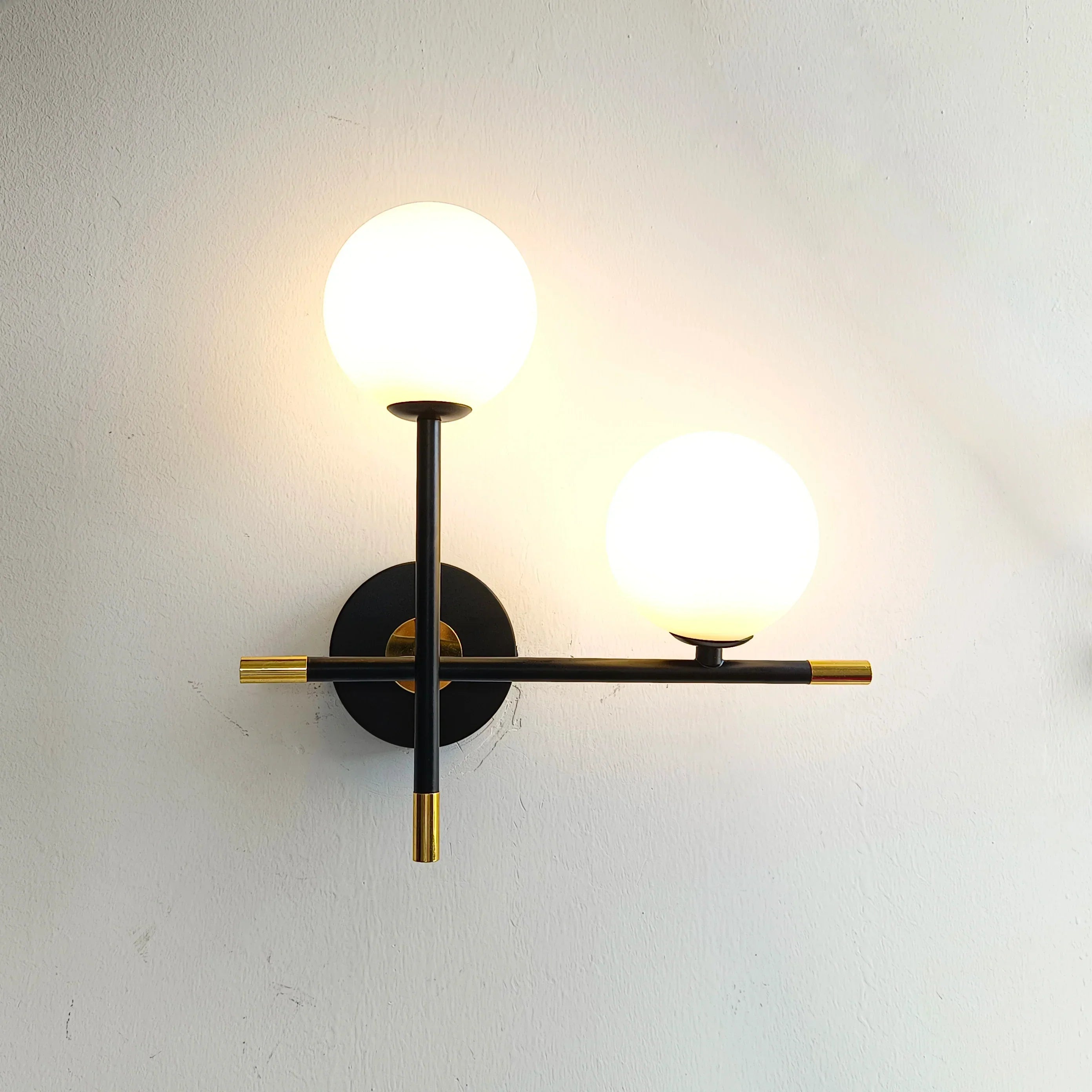 GlobeGlow - Lampada da parete LED moderna con sfere di vetro Illuminazione elegante