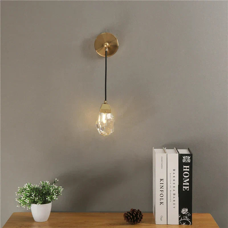 CrystalGlow - Modern Crystal Wall Lamp in Minimalist Design