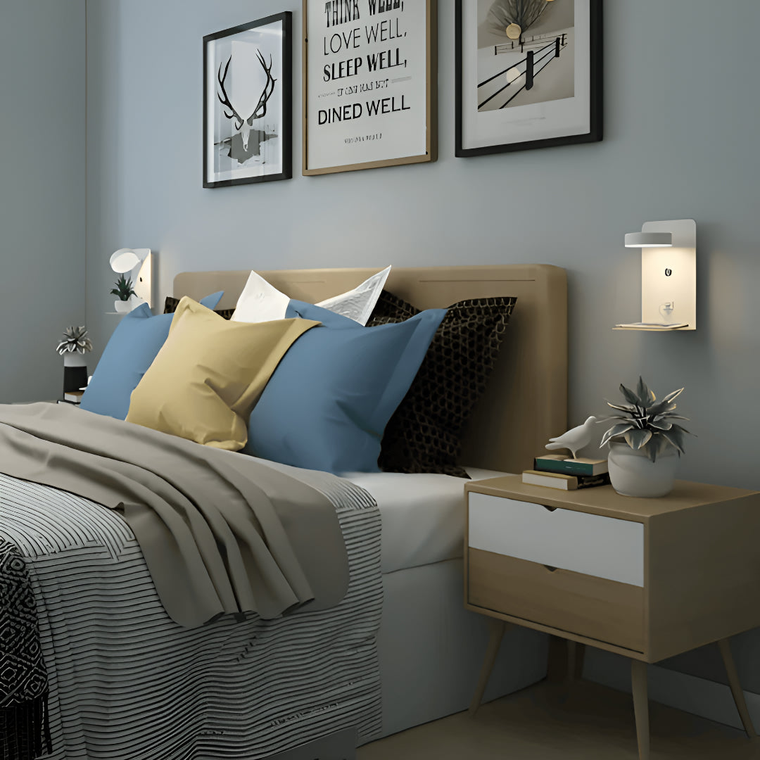 Lampada da parete LED con mensola e porta USB per lettura sul comodino