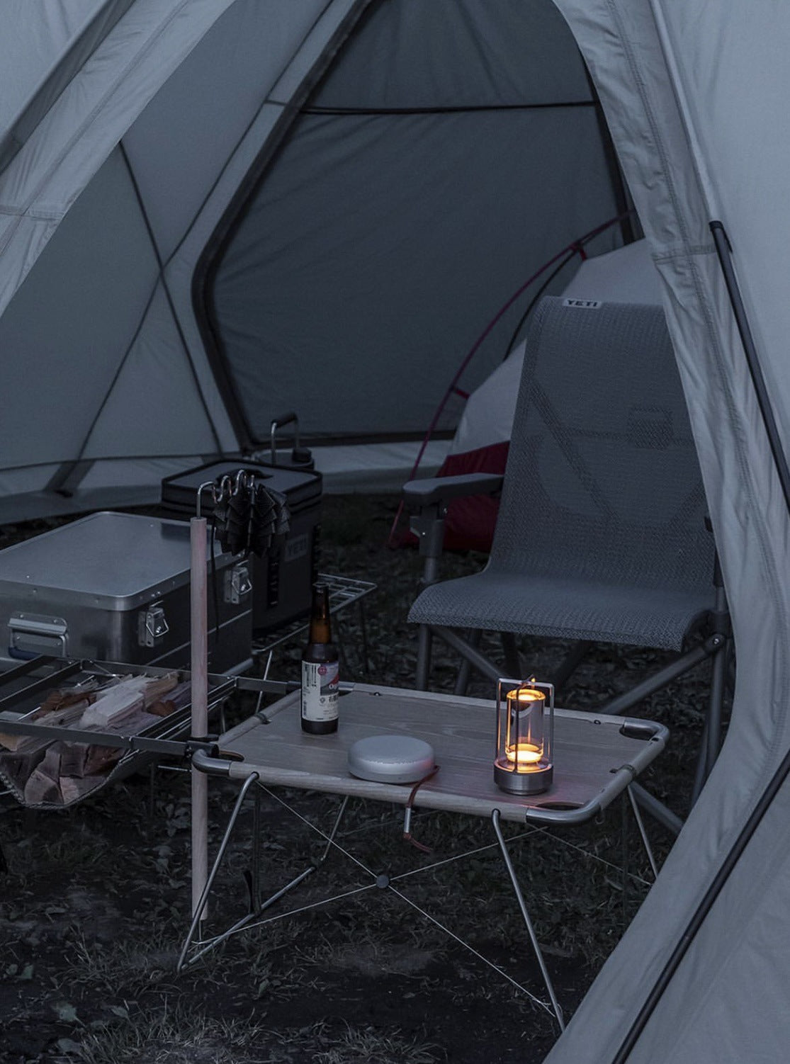 Lanterna LED Portátil com Porta de Carregamento USB e Várias Configurações de Luz