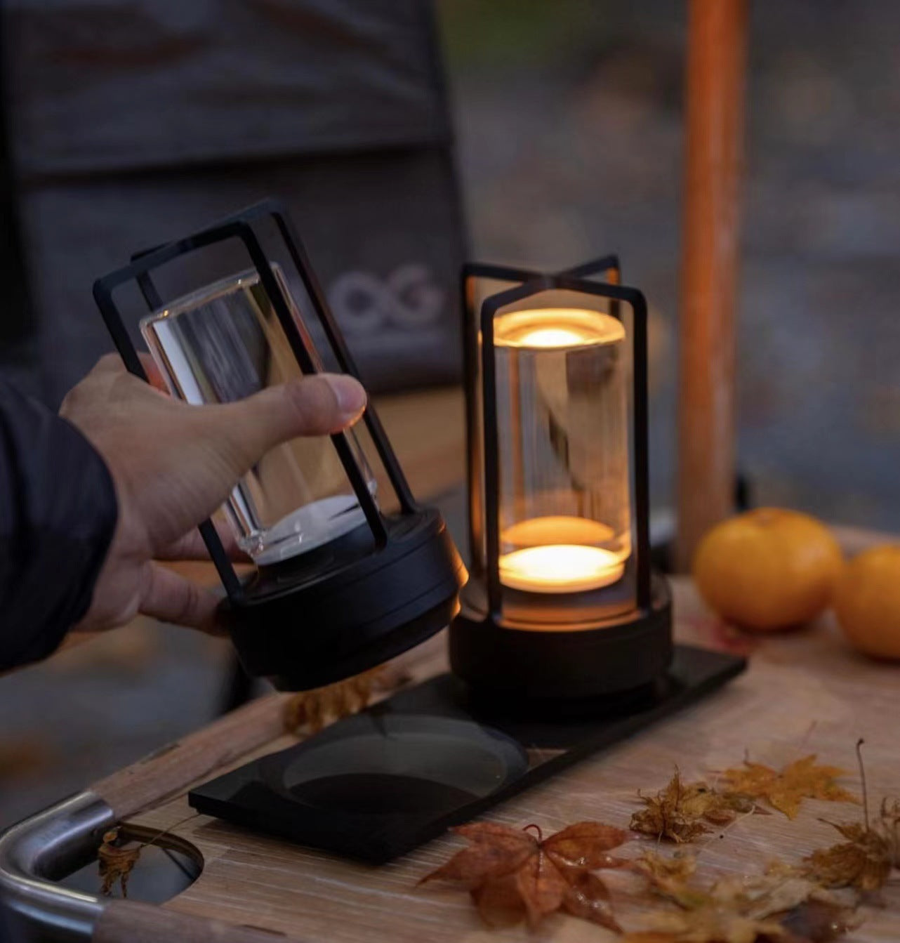 Lanterna LED Portátil com Porta de Carregamento USB e Várias Configurações de Luz