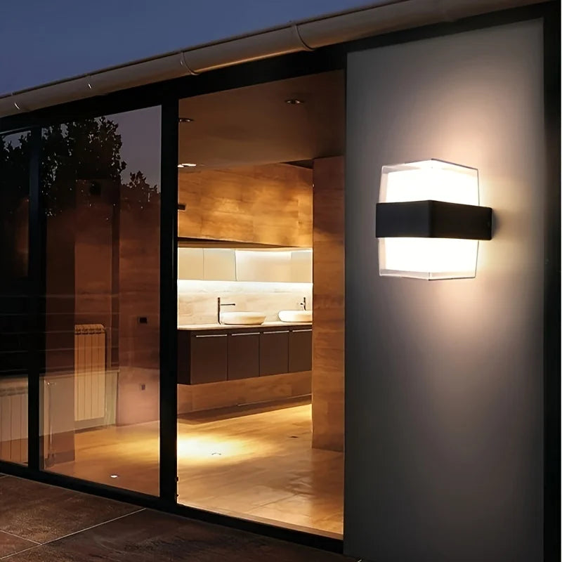 AquaBright - Illuminazione Esterna Moderna e Impermeabile