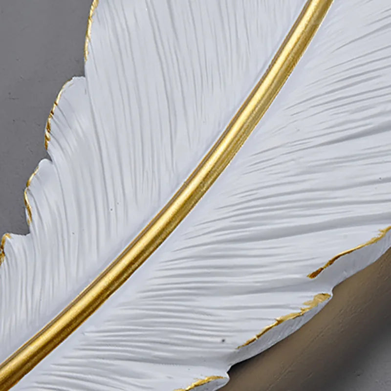 FeatherGlow - Lampada da parete moderna con piume bianche