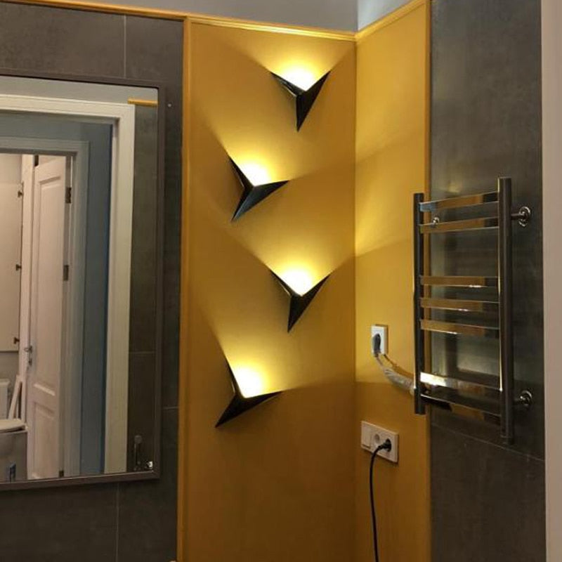 Orr Modern Minimalistische Driehoekige LED Wandlamp Wit/Zwart Metaal