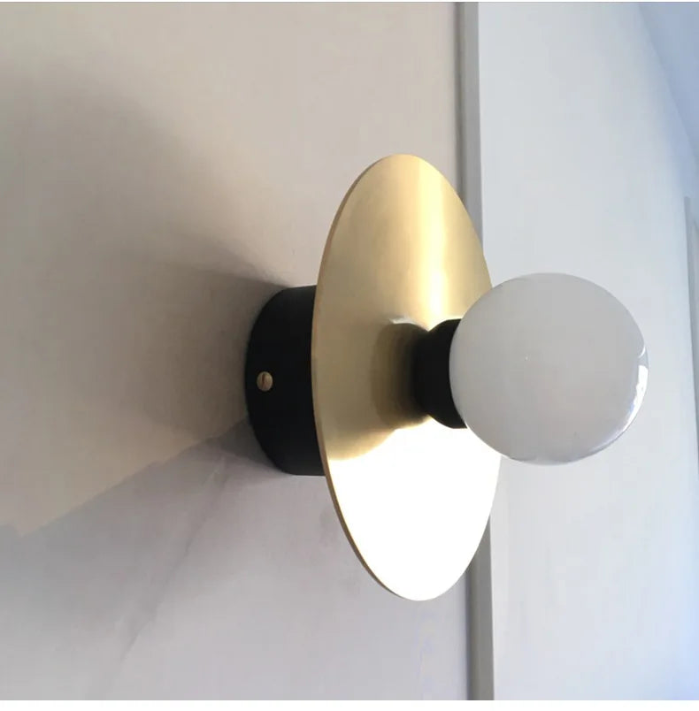 SphereGlow - Lampada da parete LED moderna con design a sfera Illuminazione elegante