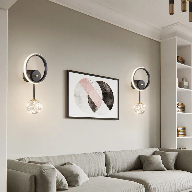 LuxeGlow – Modern LED Wall Lamp in Gold with Glass Globe