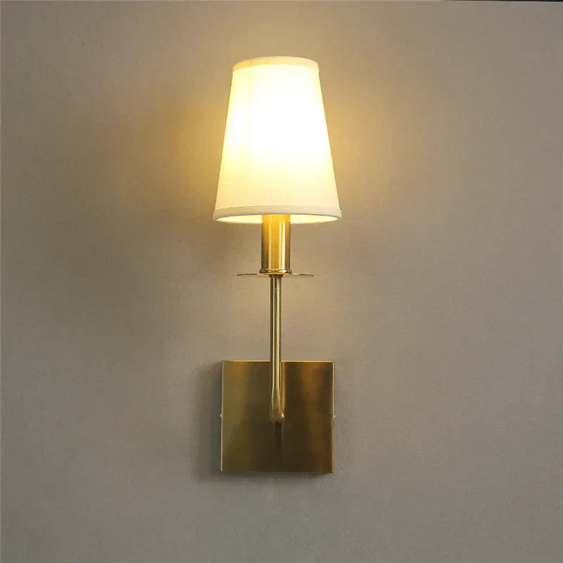 LuxShade - Elegance Klassieke Metalen Wandlamp met Stoffen Kap – LED Lamp
