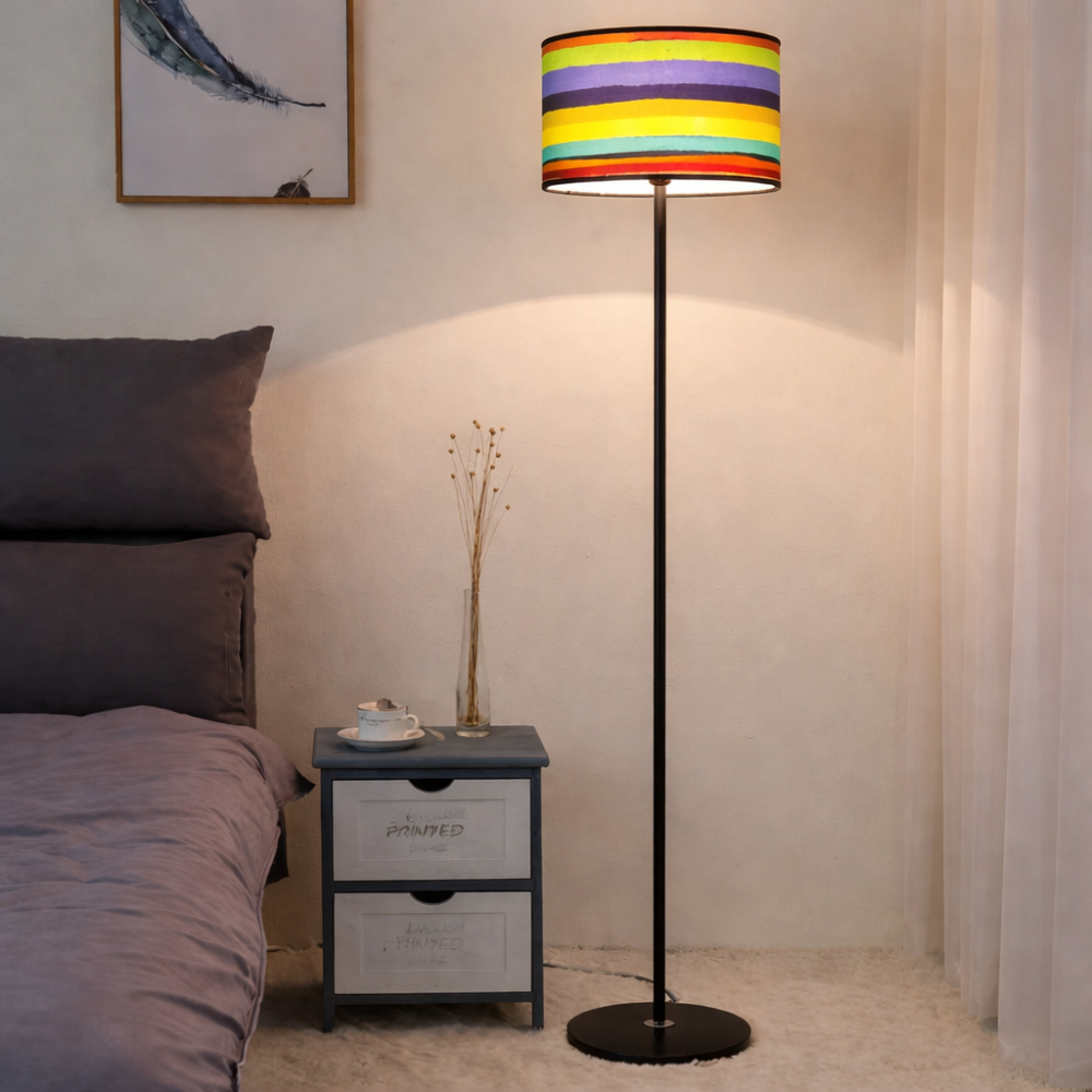 Candeeiro de Pé Moderno com Porta de Carregamento USB e Mesinha
