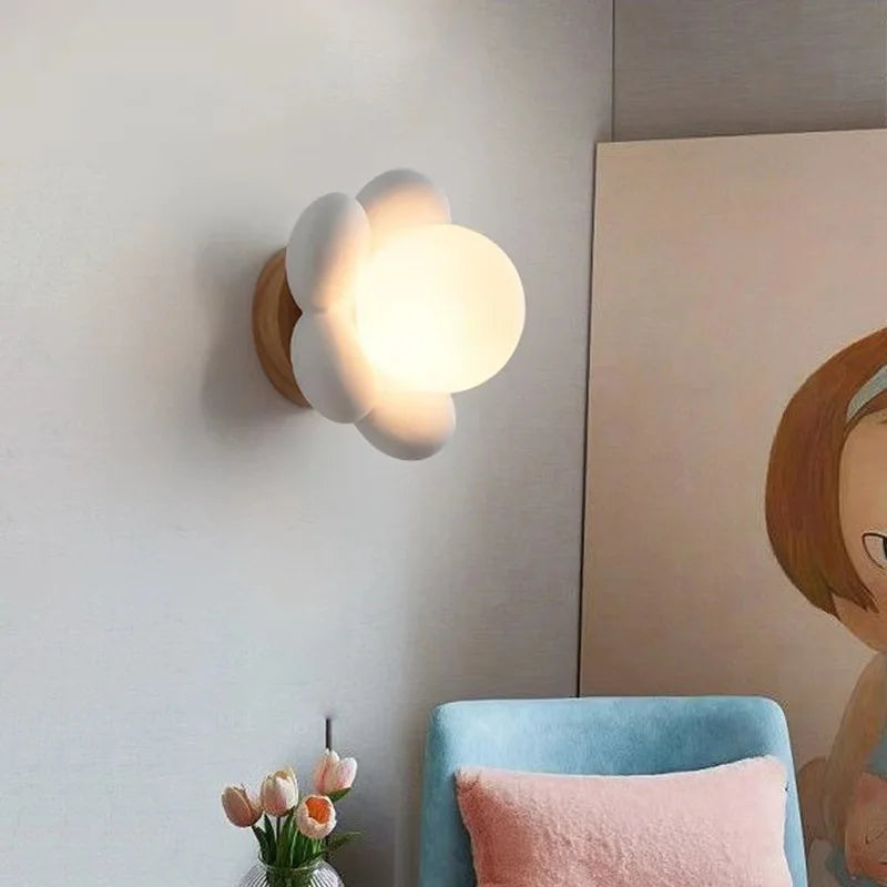 BloomLight - Lampada da parete con design a fiore e LED per cameretta e soggiorno