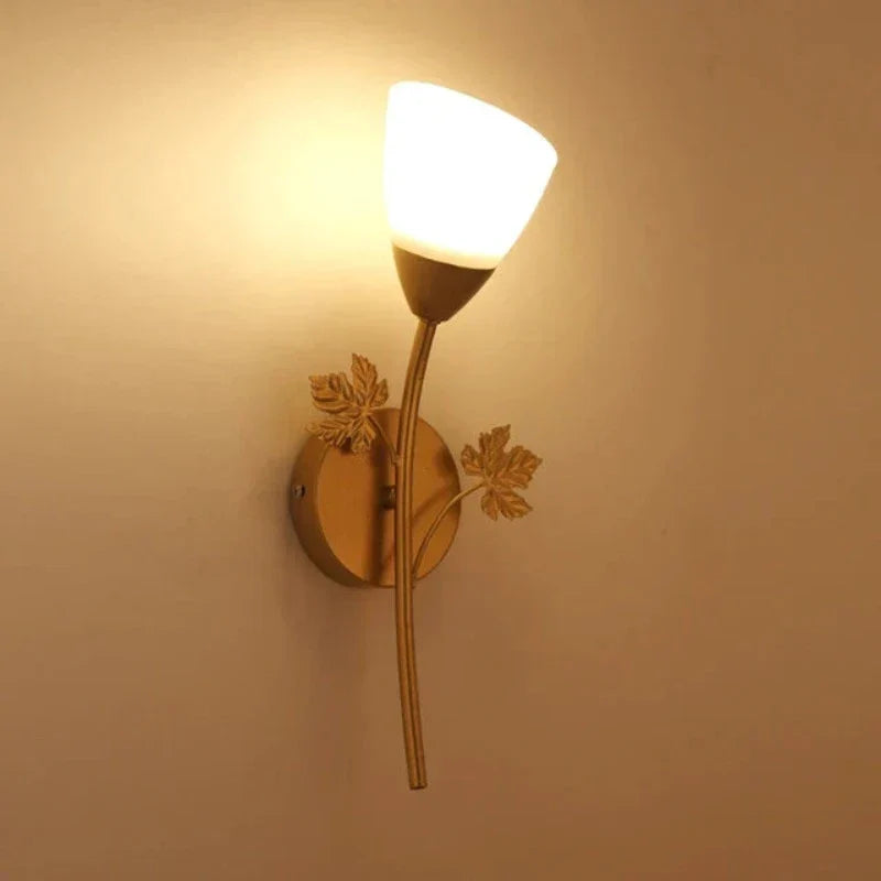 LeafGlow - Lampada da parete in ferro in stile vintage con motivo a foglia – Lampada LED