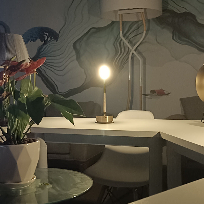 Lampada da tavolo LED wireless con controllo intelligente