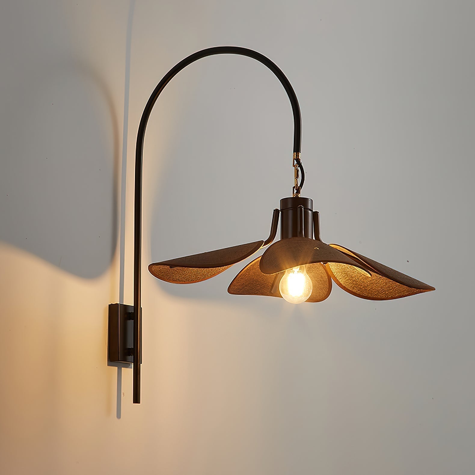 FloraLume – Flower-Shaped Wall Lamp for Elegant Lighting