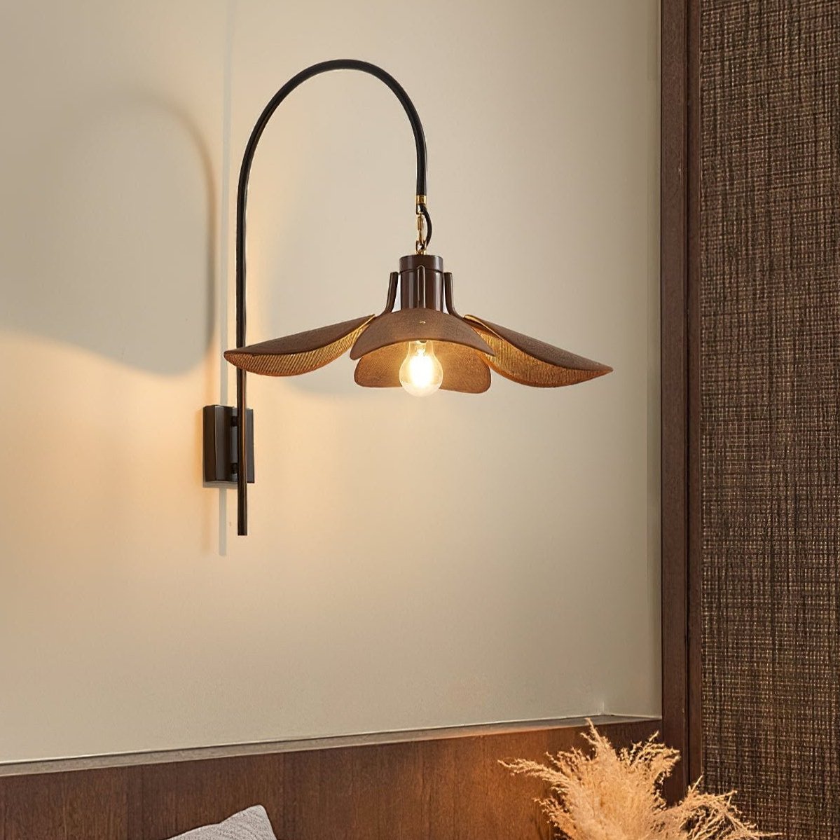 FloraLume – Lampada da parete a forma di fiore per un'illuminazione elegante