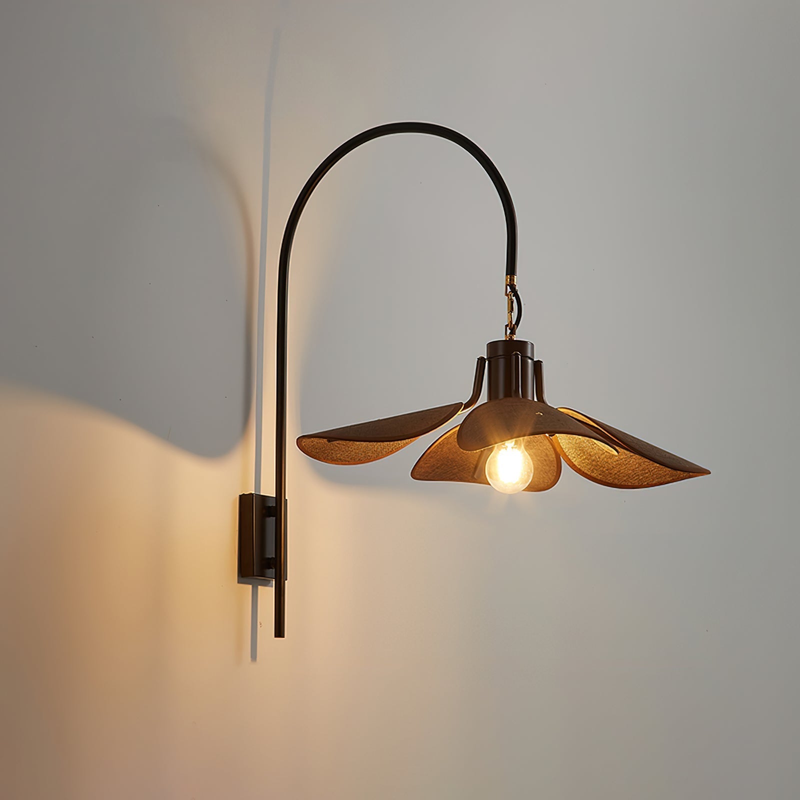 FloraLume – Flower-Shaped Wall Lamp for Elegant Lighting