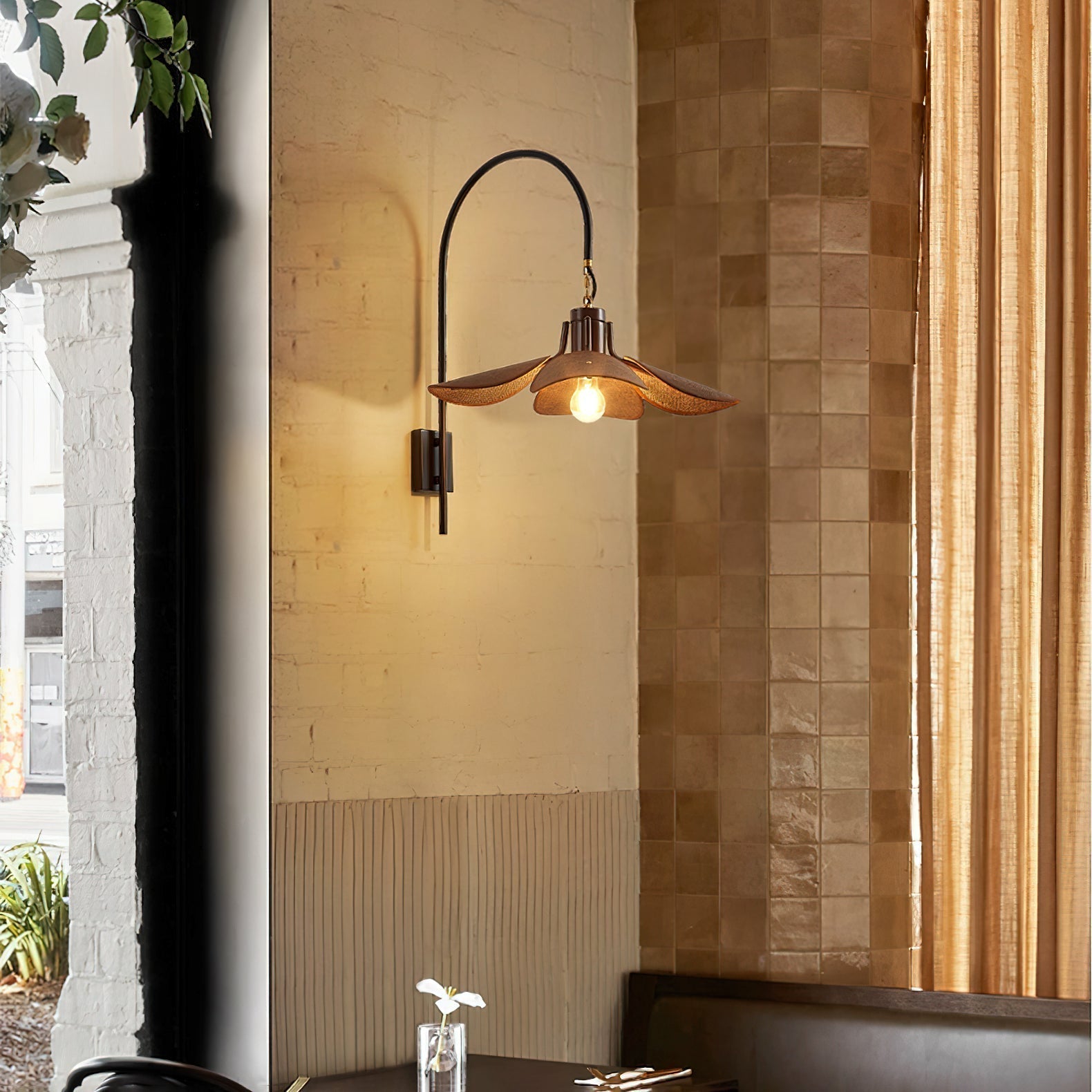 FloraLume – Flower-Shaped Wall Lamp for Elegant Lighting