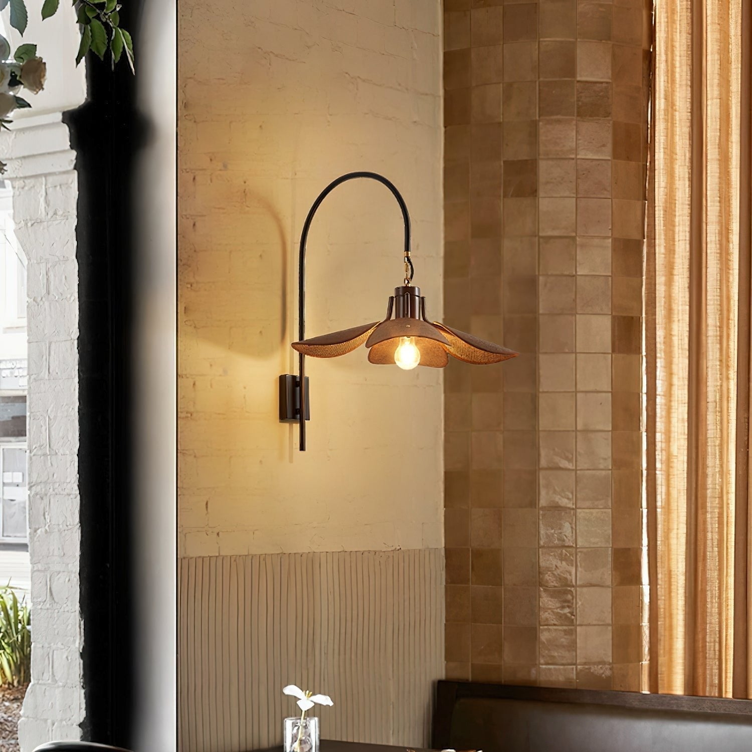 FloraLume – Flower-Shaped Wall Lamp for Elegant Lighting