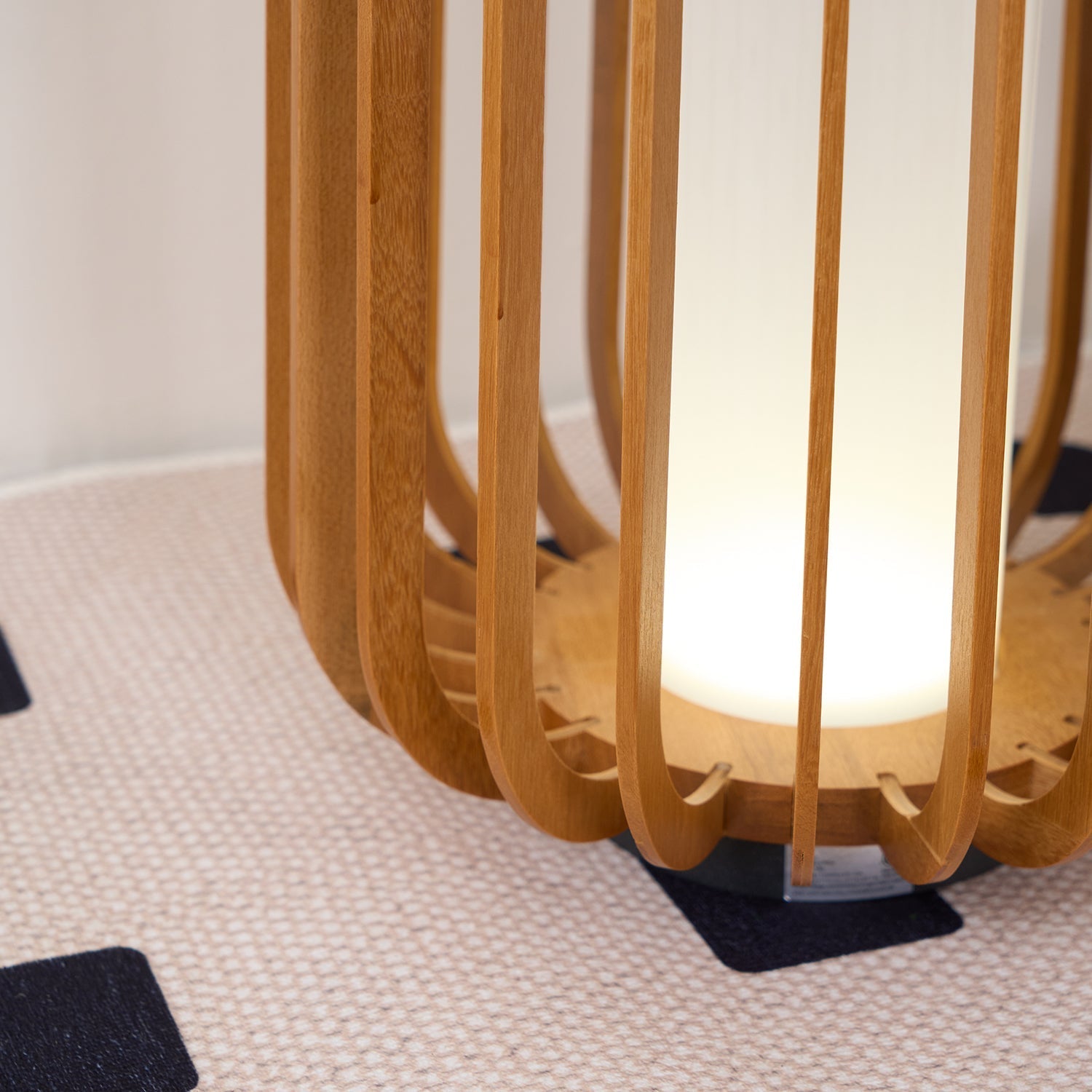 LumiLuxe - Rechargeable Outdoor Table Lamp