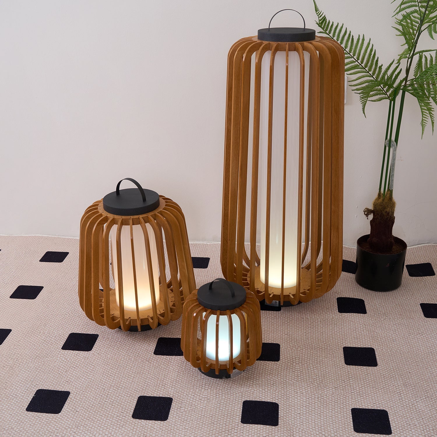 LumiLuxe - Rechargeable Outdoor Table Lamp