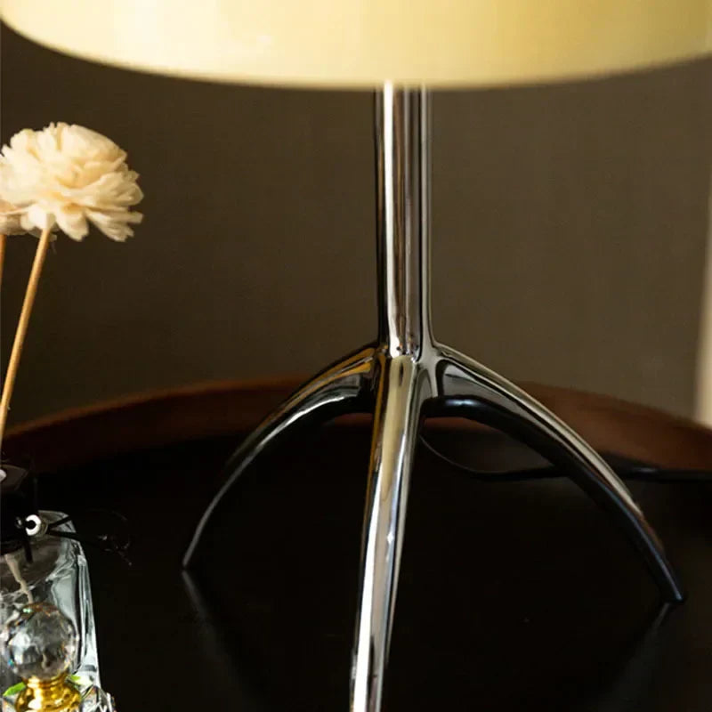 LumiTripod – Modern LED Desk Lamp