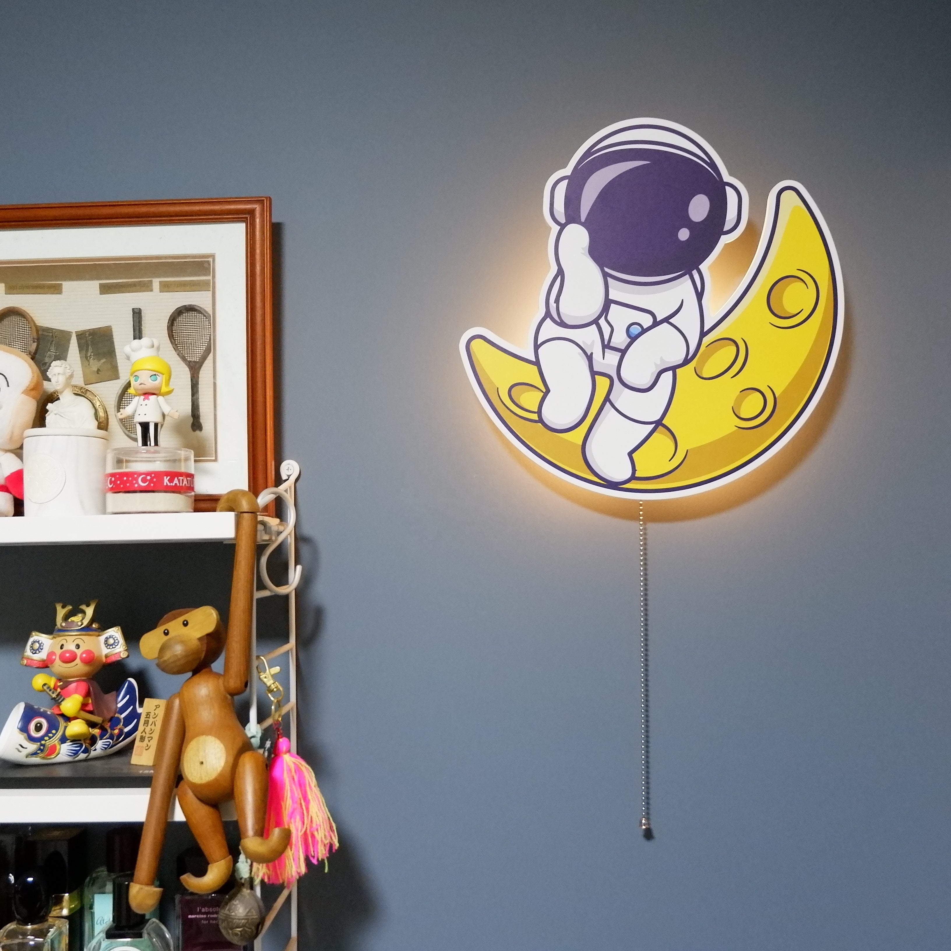 GalaxyGlow – Astronaut Wand Lamp for Children's Rooms