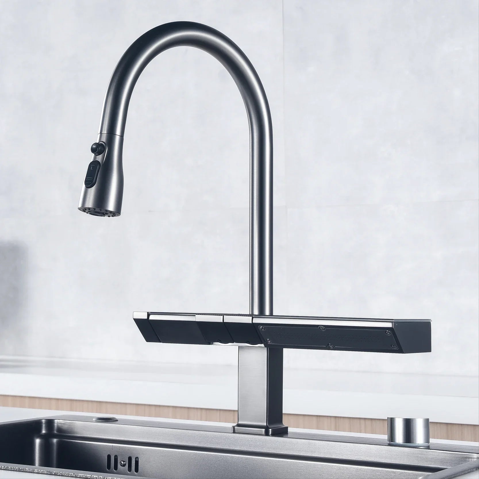 BriljantChrome – Modern Digital Kitchen Faucet with Pull-Out Function