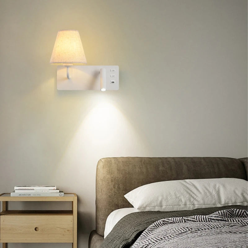 LuminoWall - Lampada da parete moderna con USB e luce da lettura