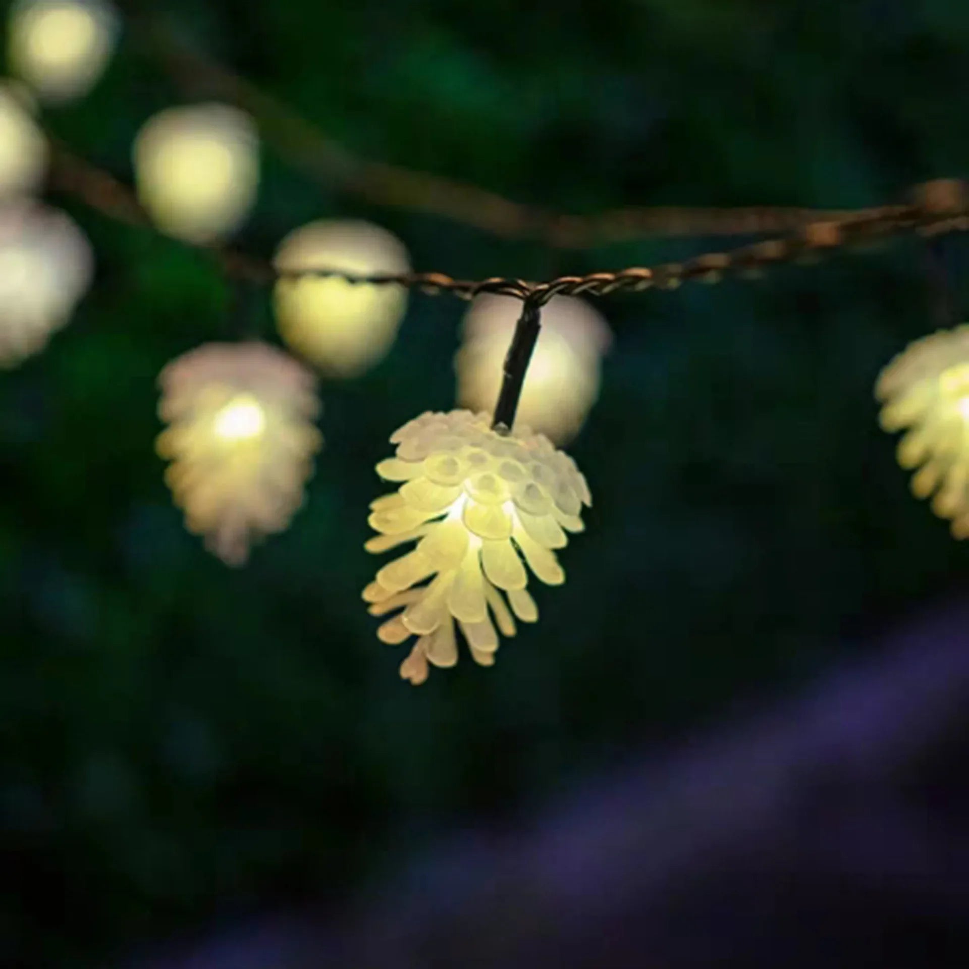 GlowFest - Luci di Natale con Pigne e Fiocchi di Neve