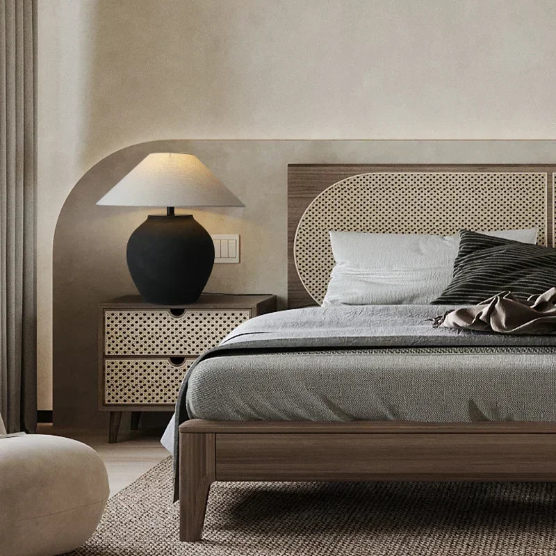 LumeVase – Candeeiro de Mesa em Cerâmica com Design Minimalista