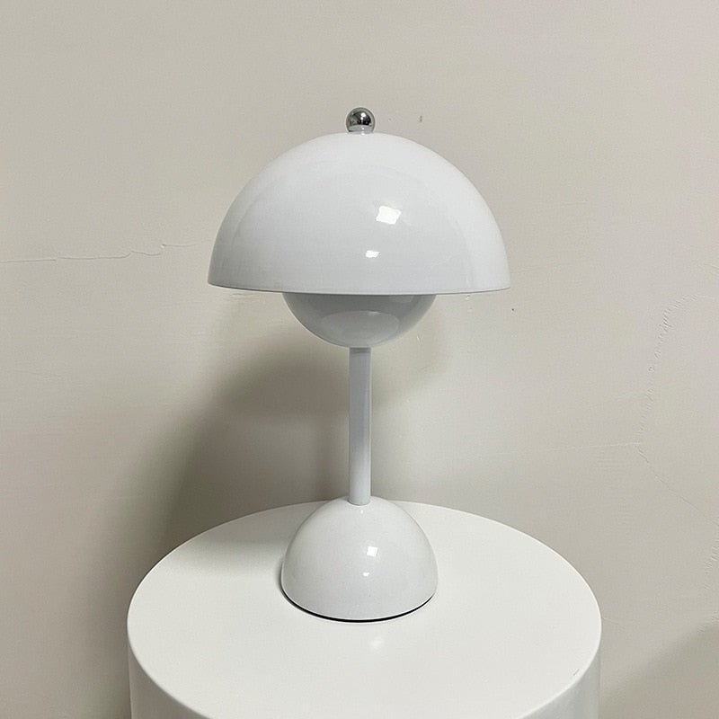 Candeeiro de Mesa Bud LED - Decoração Moderna