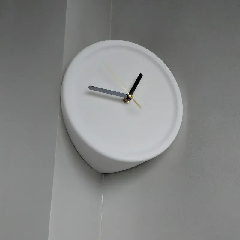 SilentCorner - Silent Wall Clock without Drilling for Corners in the House