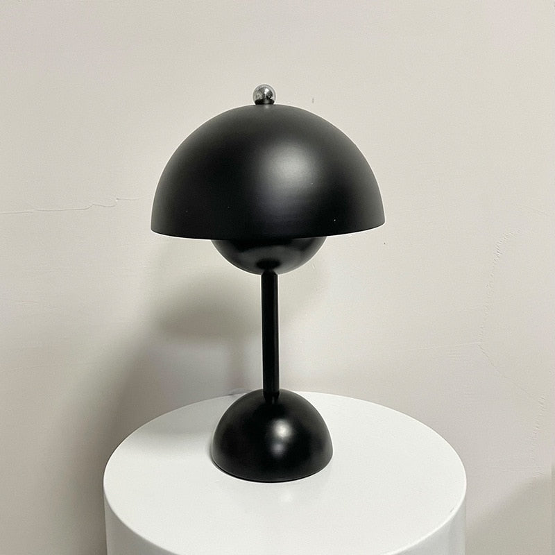 Candeeiro de Mesa Bud LED - Decoração Moderna