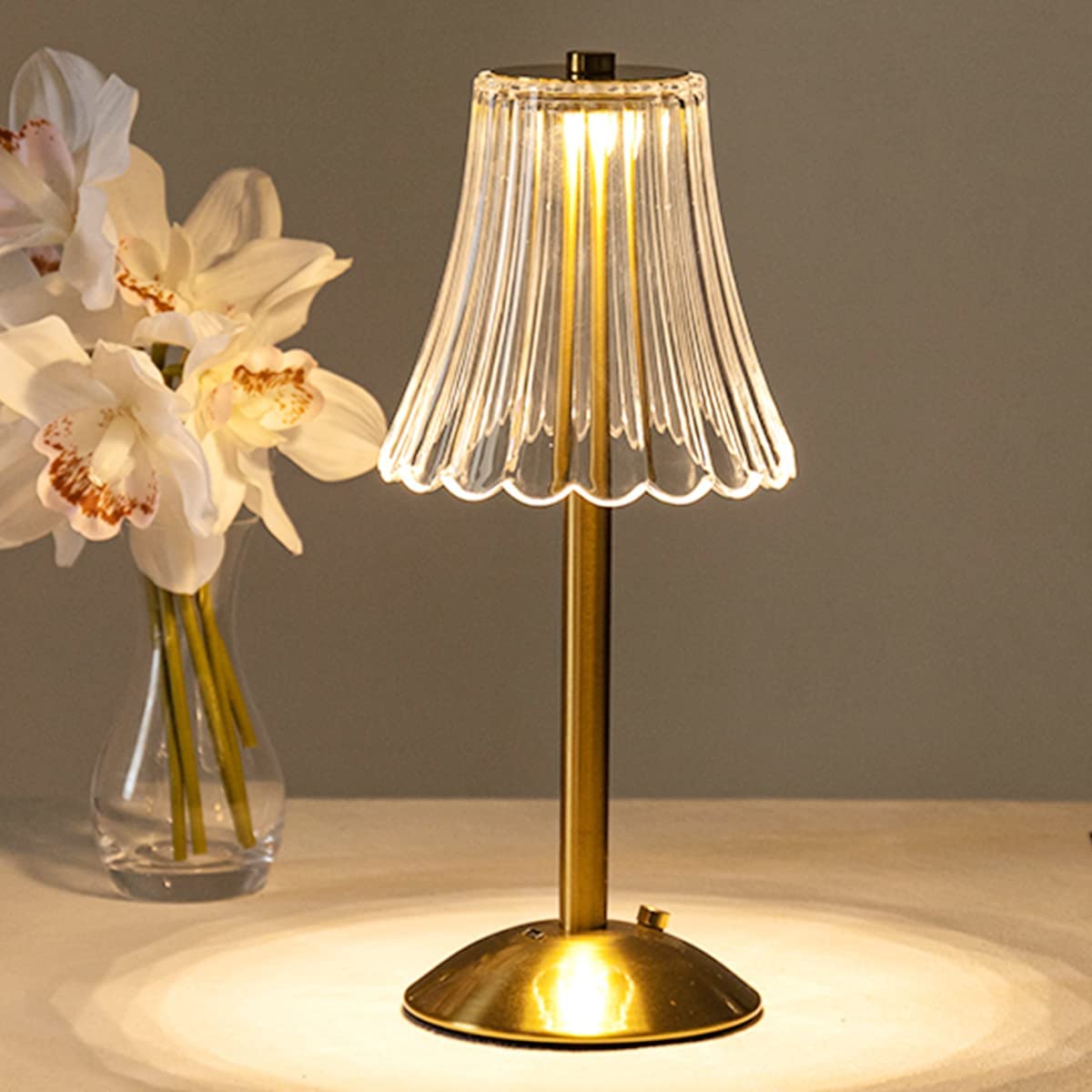 AuraLux - Lampada da Tavolo in Cristallo Dorato