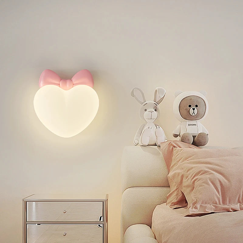 LoveLicht - Lampada da comodino LED con design cuore nuvola corona rosa