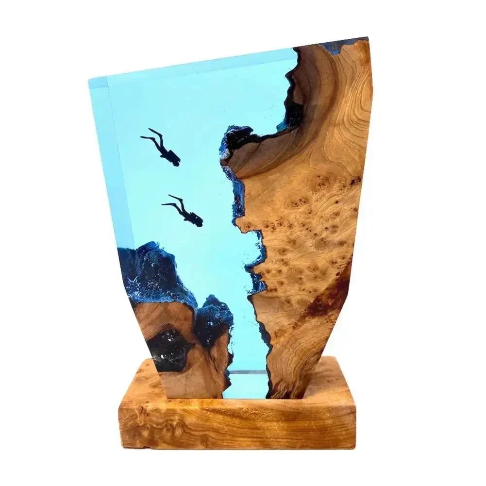 OceanGlow - Lampada da tavolo subacquea LED Ocean Diver – Lampada in legno epossidico con design marittimo