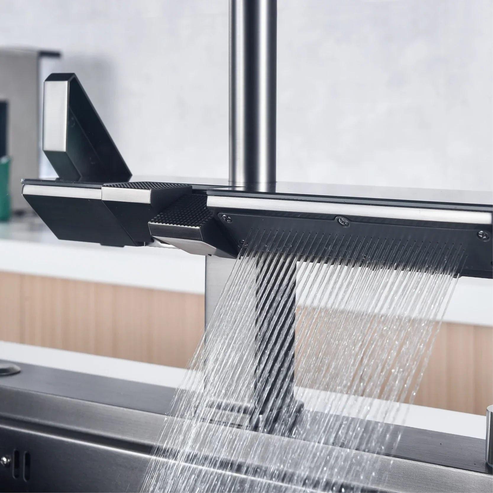 BriljantChrome – Modern Digital Kitchen Faucet with Pull-Out Function