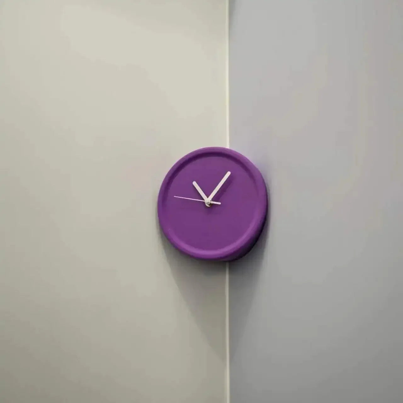 SilentCorner - Silent Wall Clock without Drilling for Corners in the House