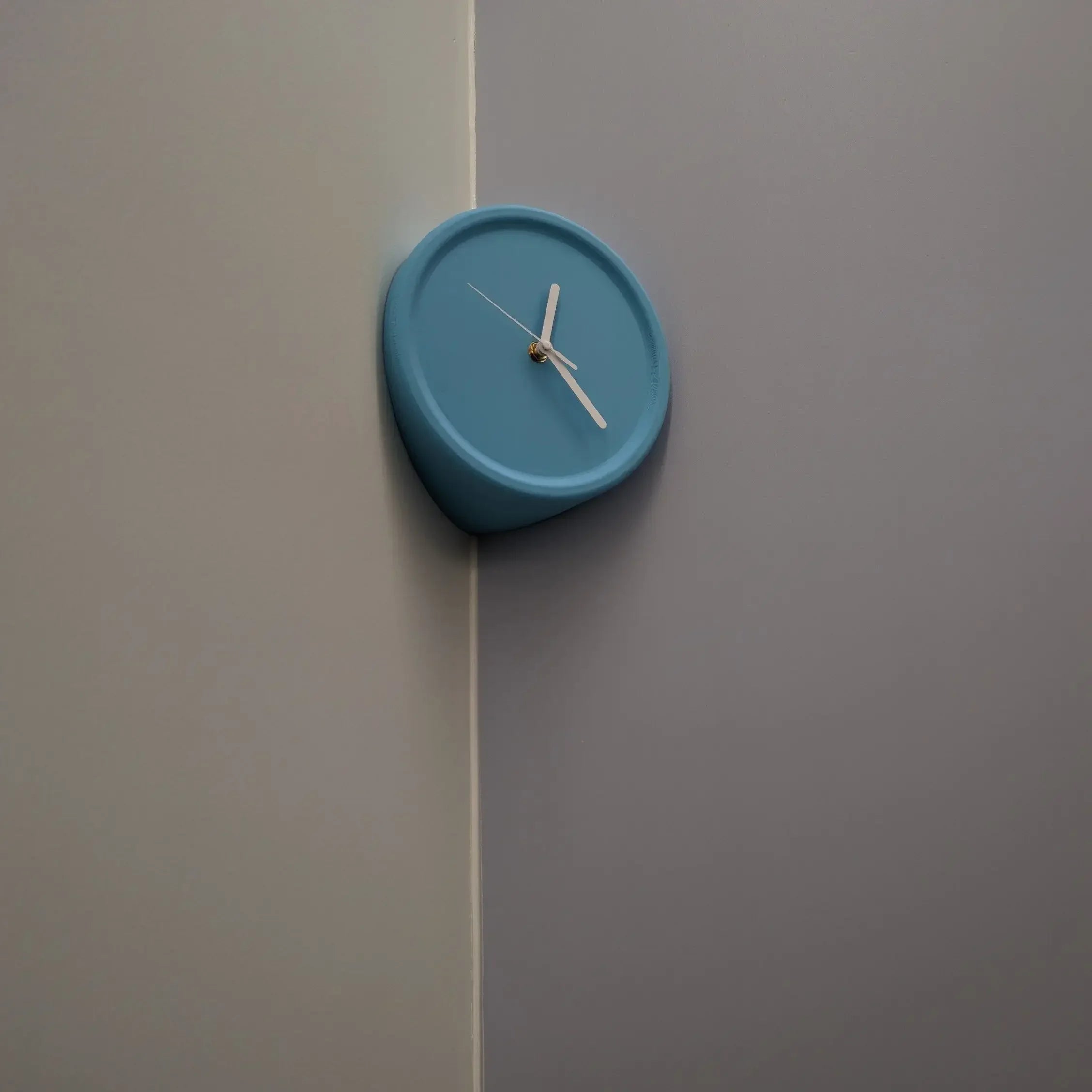 SilentCorner - Silent Wall Clock without Drilling for Corners in the House