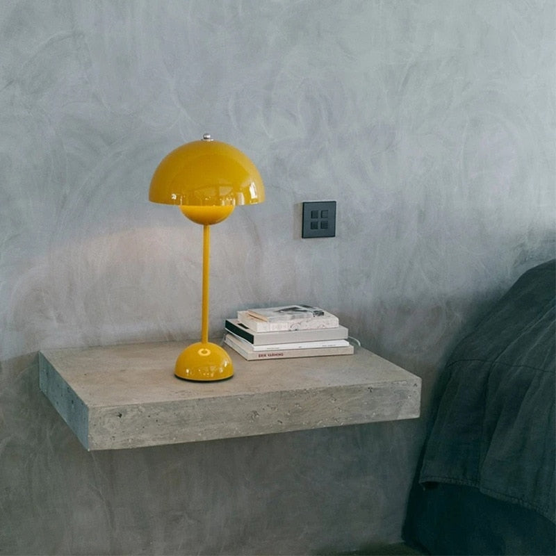 Candeeiro de Mesa Bud LED - Decoração Moderna