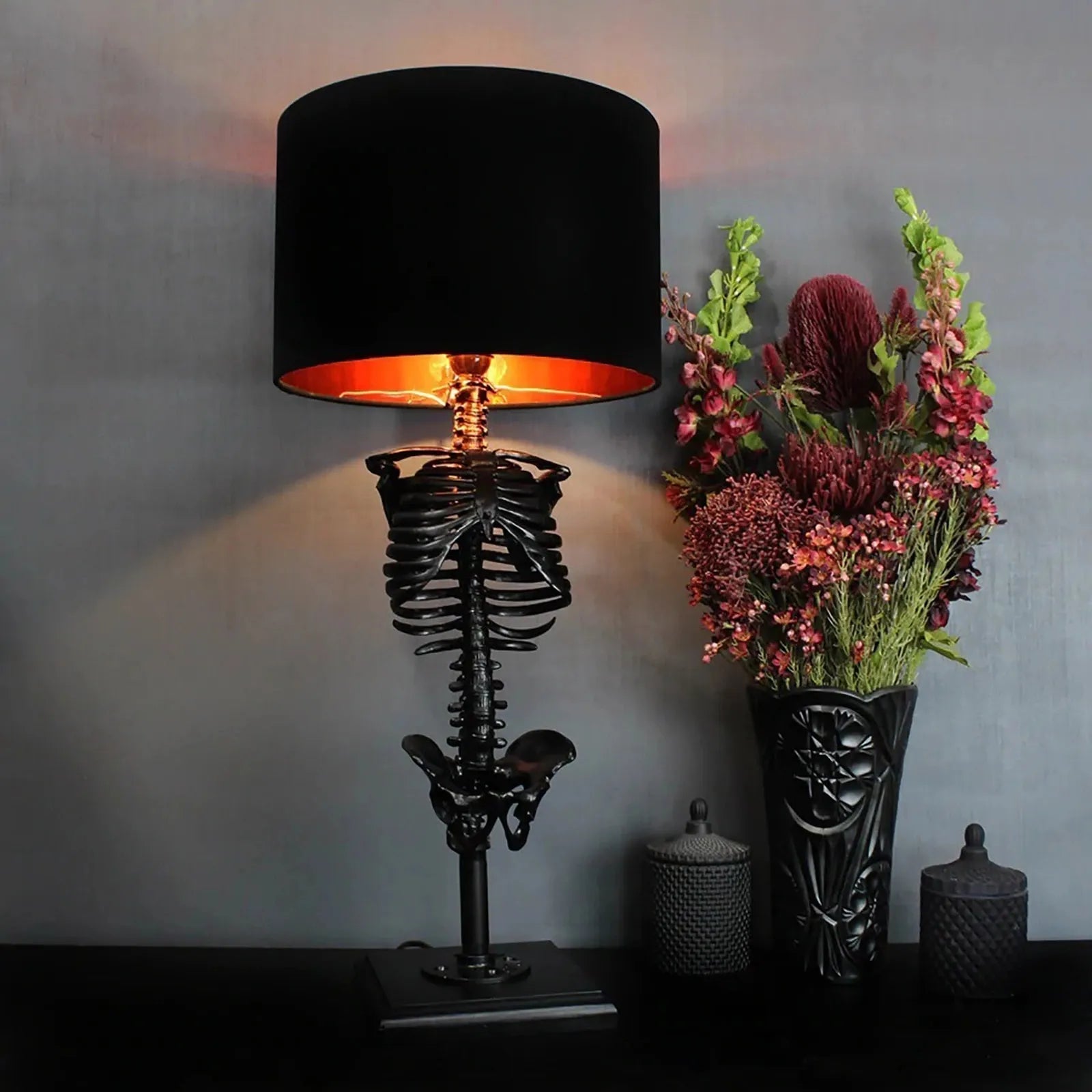 Lampada da tavolo scheletro fatta a mano